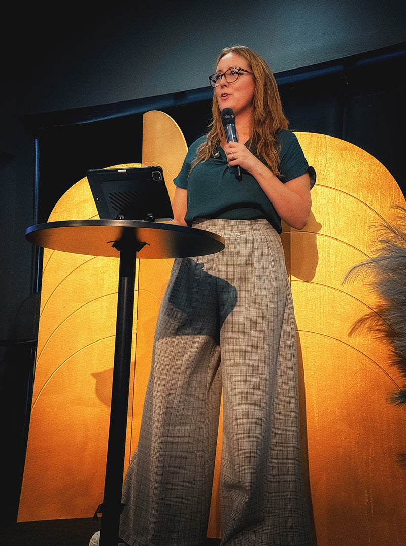 julia-fikse-speaking